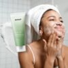 Quercetin deep cleansing foam lather on skin